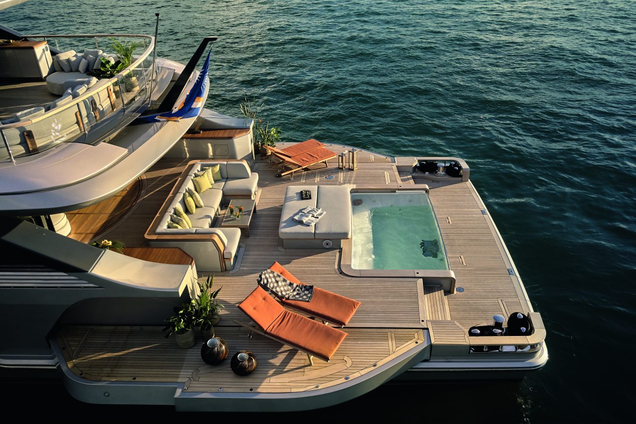 Benetti Oasis 40M